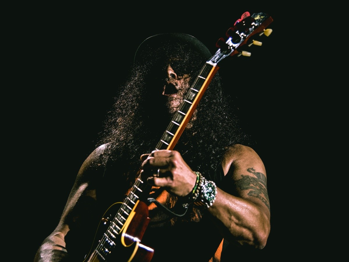 Slash featuring Myles Kennedy and The Conspirators invoke glory